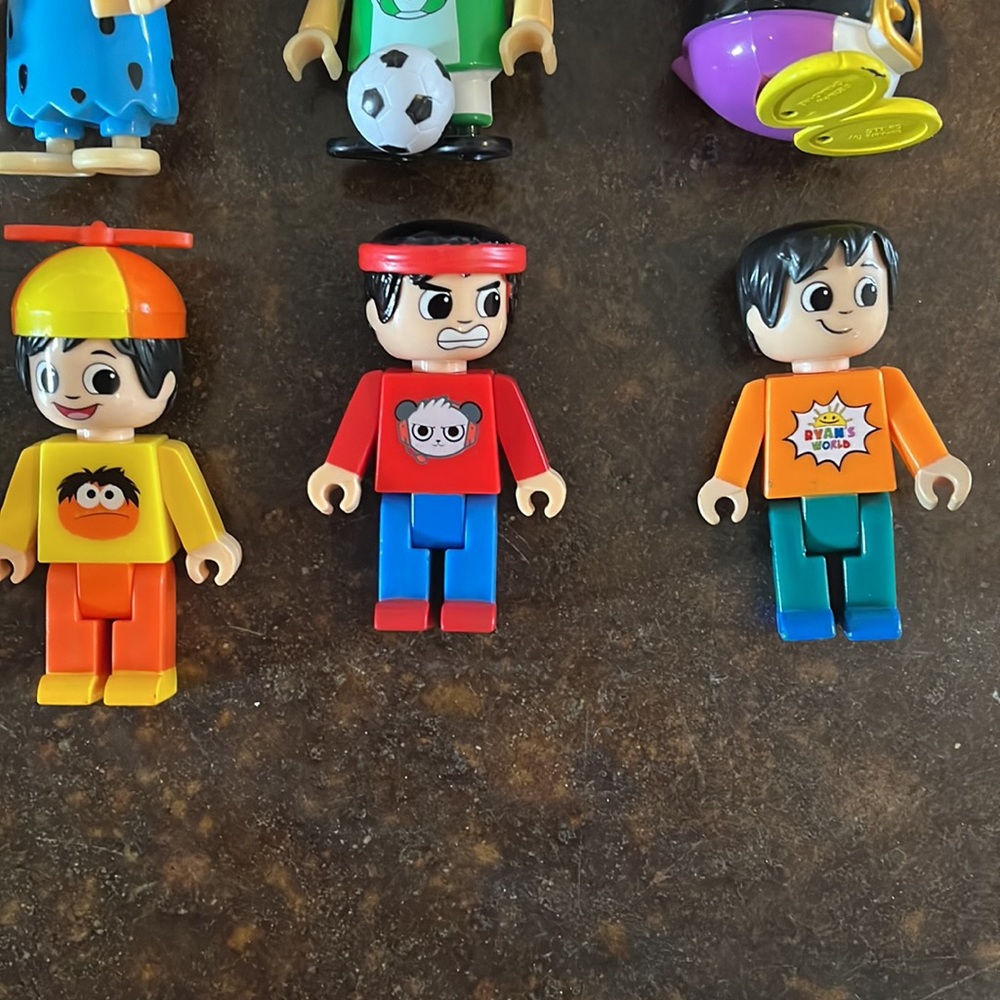 Lot of Ryan’s World Figures with Accessories - Picture 12 of 12